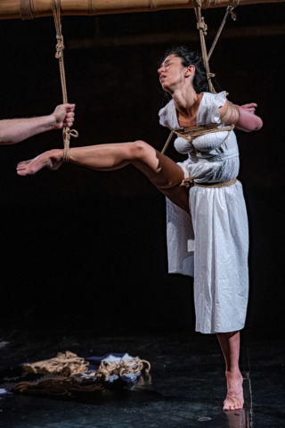 Performance Shibari Lounge Antwerp Kinbaku