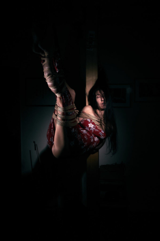 Hashira low key Kinbaku Photography