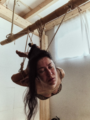 Woman in jute ropes Semanawa