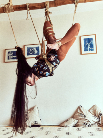 Woman in jute ropes Semanawa