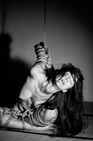 Wykd Dave ties up Natasha NAWATANEKO for Norio Sugiura Workshop on Aesthetics of Kinbaku in Kinbaku Lounge Copenhagen 2018