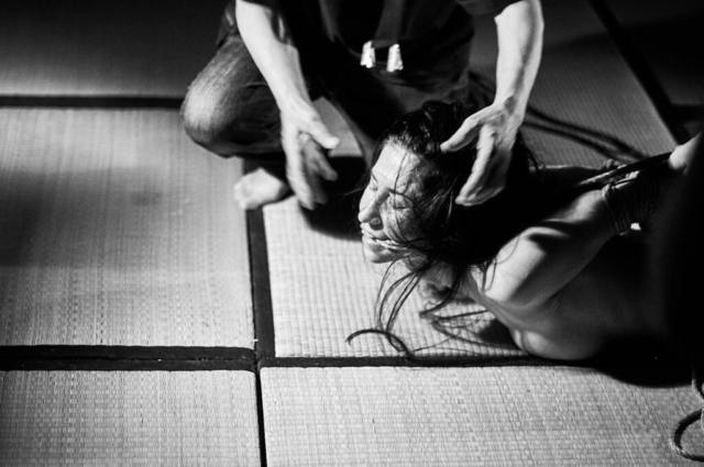 Wykd Dave ties up Natasha NAWATANEKO for Norio Sugiura Workshop on Aesthetics of Kinbaku in Kinbaku Lounge Copenhagen 2018