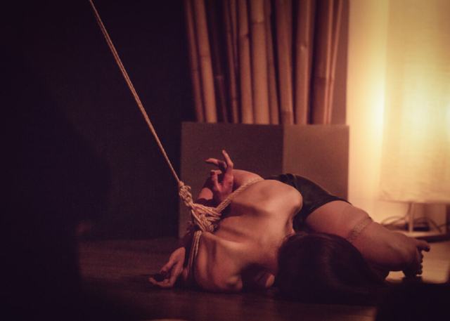 Woman in green dress, tied up, Bondage, Kinbaku, Shibari