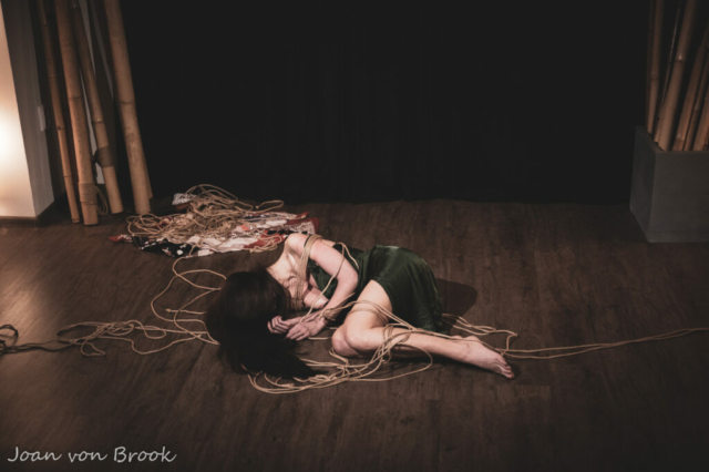 Woman in green dress, tied up, Bondage, Kinbaku, Shibari